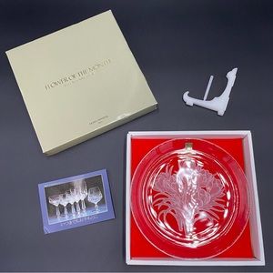 Hoya T. Yamamoto Flower of the Month February Crocuses Crystal Relief Plate 8.5"